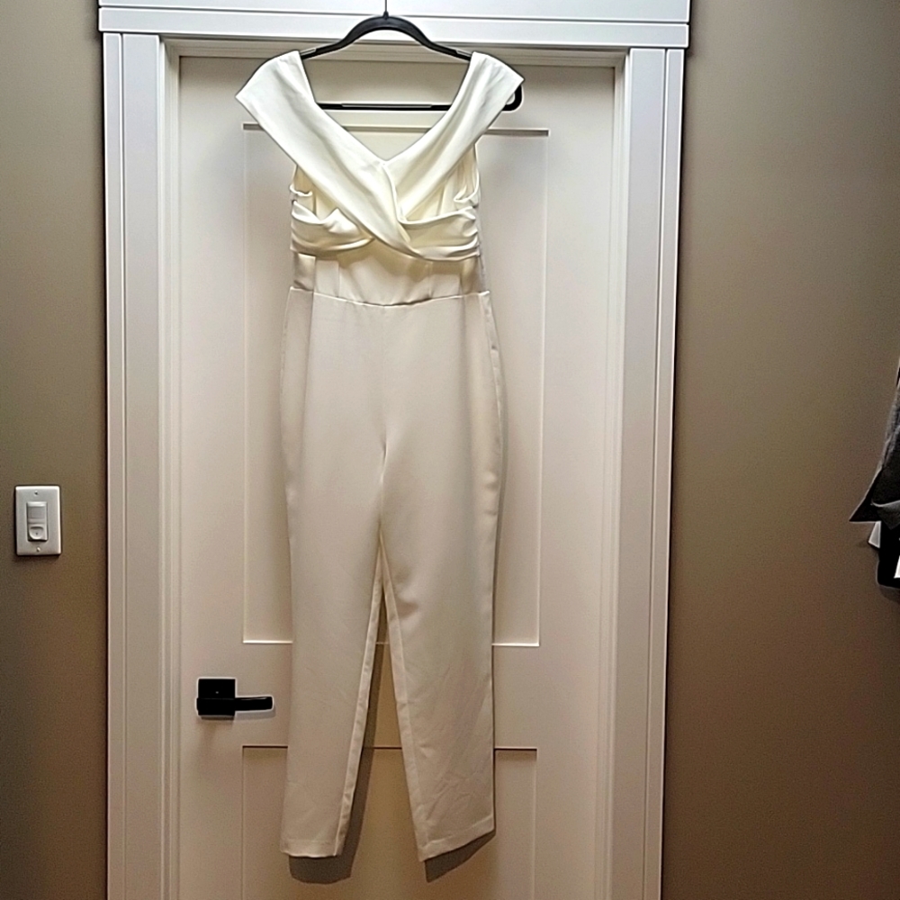 H&M Cream Jumpsuit with V-Neck and Fitted Bodice